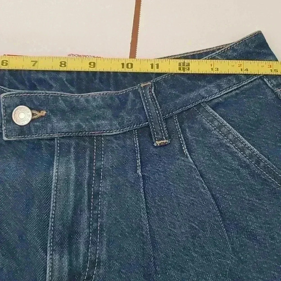 ☆☆☆F21 jean shorts - Picture 3 of 7